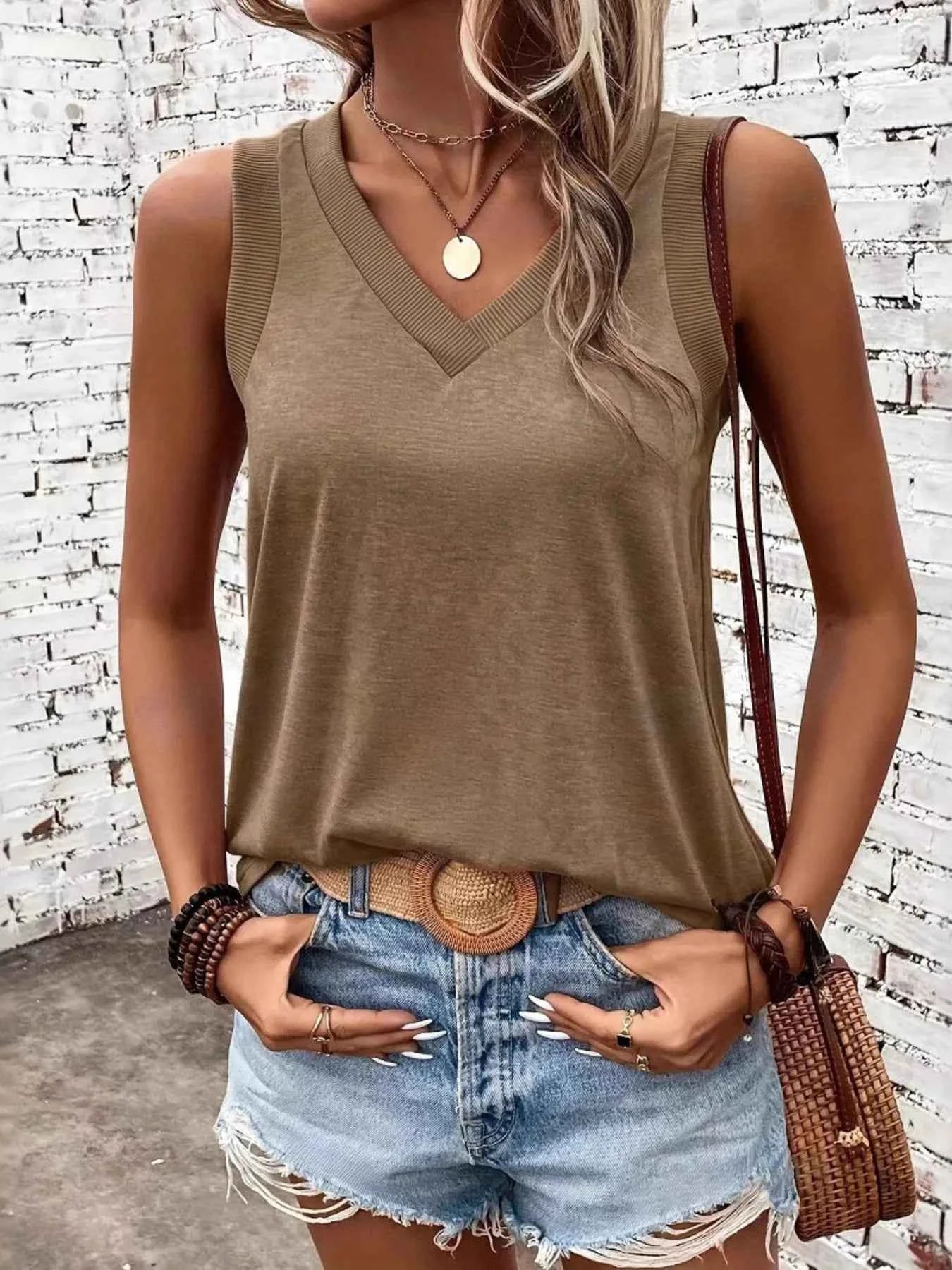V-Neck Tank Khaki d3c9784a49cf4f37976670cb7872bc9c-Max-Origin