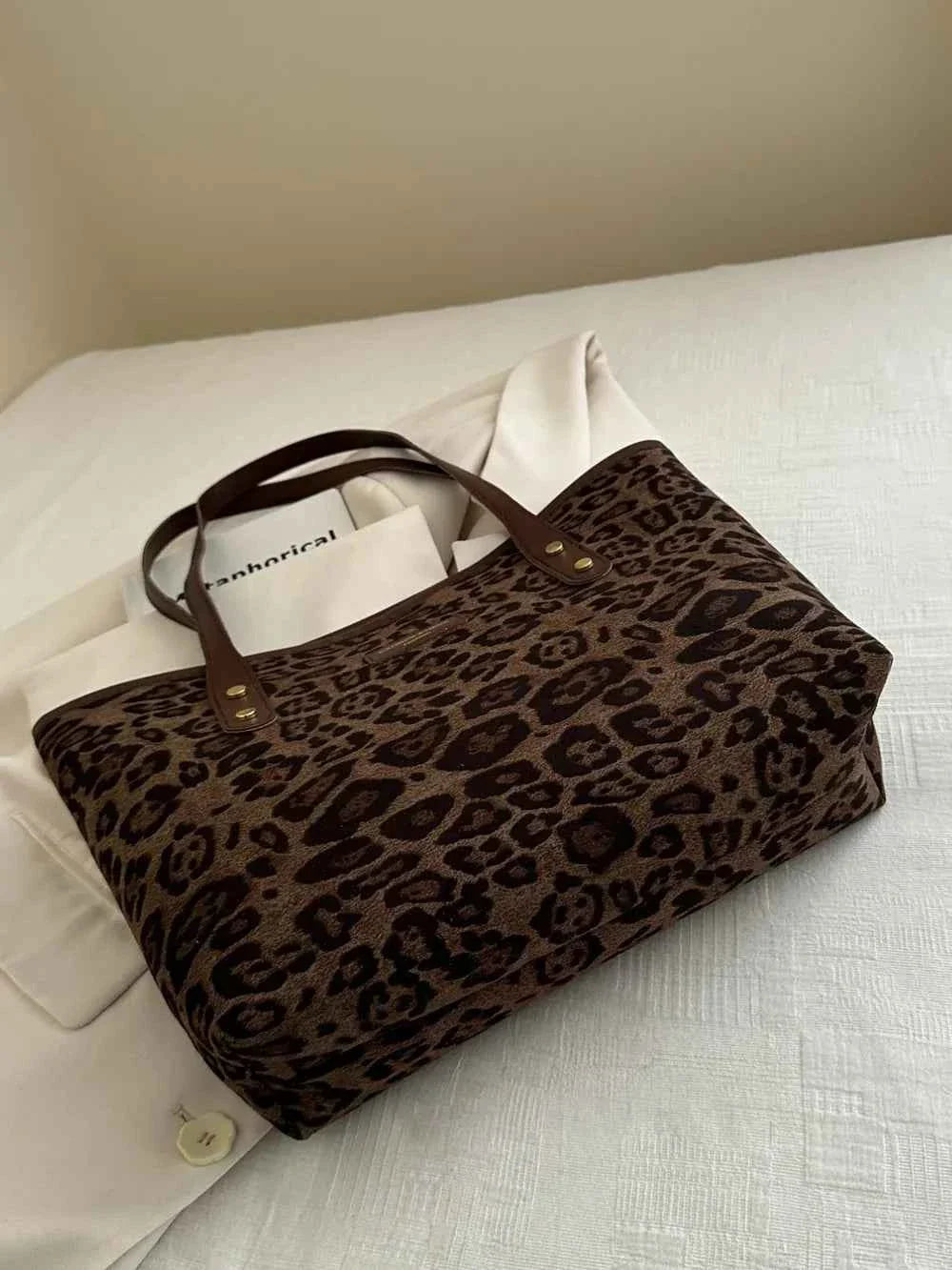 Leopard Polyester Tote Bag d4e3a5b1-ff3e-47e0-9671-f59d3c686b5b-Max