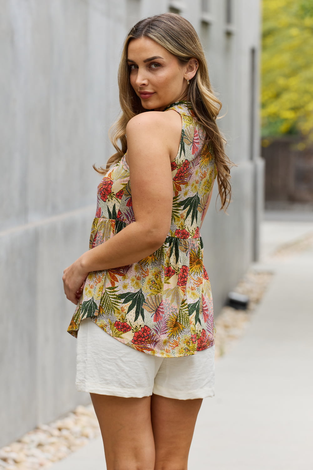 Be Stage Full Size Floral Halter Top in Green d5701d881bf942868dcee1b600e40e50-Max