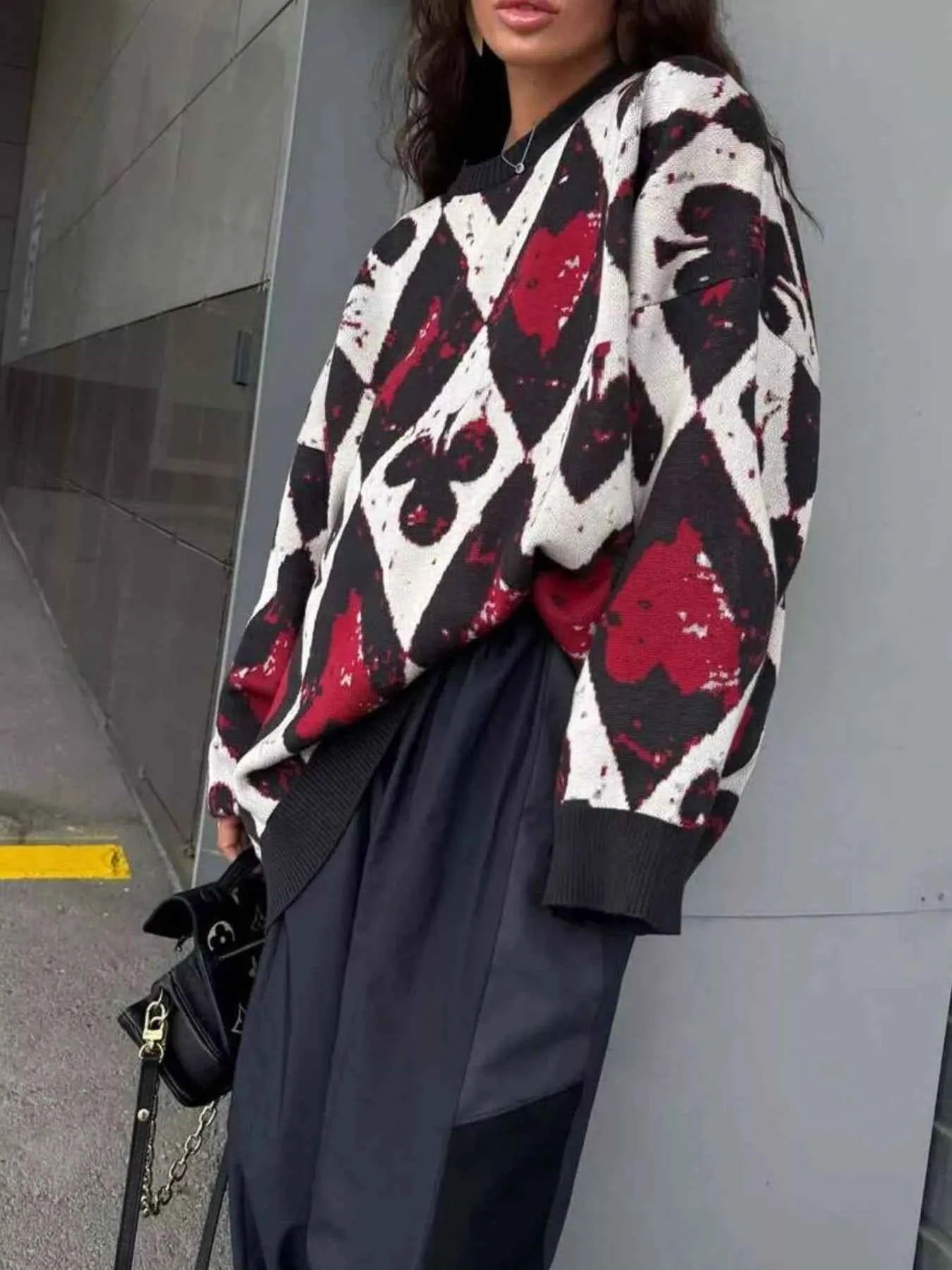 Contrast Diamond Round Neck Long Sleeve Sweater d612b1f3-2260-4d8f-91f3-d0dc5963b0d8-Max-Origin