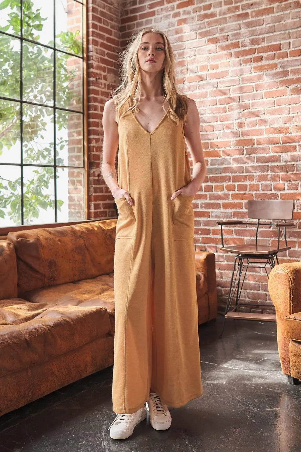 Ces Femme V-Neck Sleeveless Wide Leg Jumpsuit d674b961-124f-45c1-90b2-f8dce30a2741-Max
