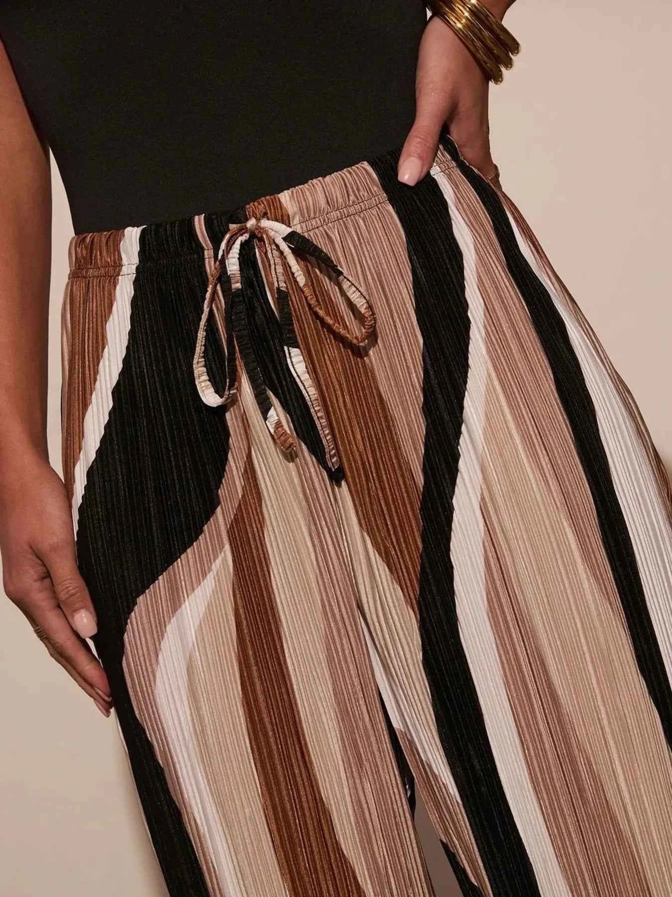 Drawstring Contrast Wide Leg Pants d75f0369992b49c6a5405e3c8d61d54f-Max-Origin