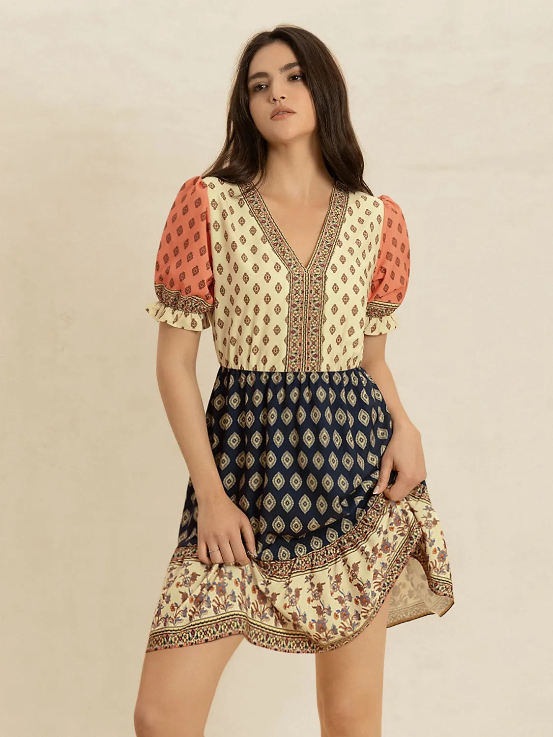 Printed V-Neck Short Sleeve Dress d766eb81-3e03-4b83-944b-927ea2e9fe3c-Max-Origin