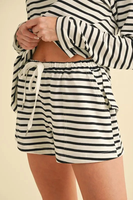 Aemi+Co Drawstring Contrast Striped Shorts BLACK d8552d5e9a6b4ceda2721199059ce627-Max-Origin