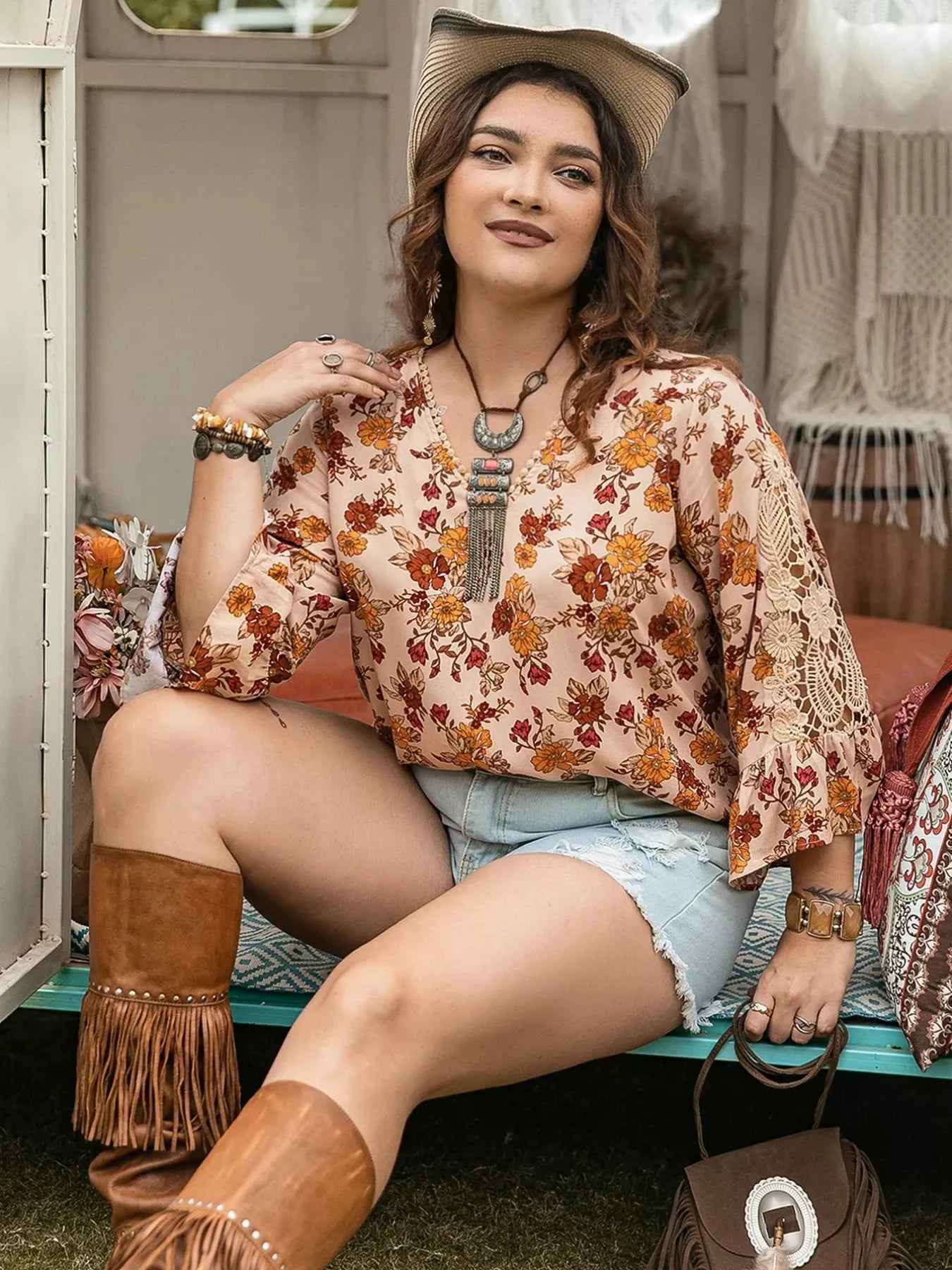 Plus Size Floral Lace Detail V-Neck Blouse d880744e-0d8b-4b6a-8239-4c41c5dda7eb-Max-Origin