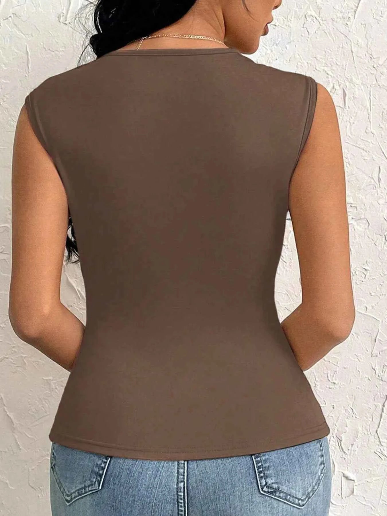 Slit Asymmetrical Tank Top d8cb2fe02a9e40658280625ca20d657a-Max-Origin