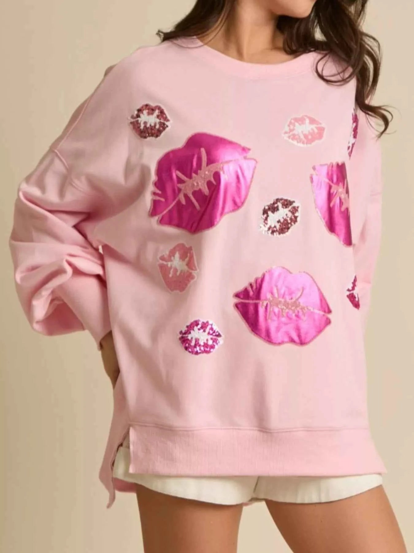 Lips Round Neck Dropped Shoulder Sweatshirt d8f9bd8d-d361-48ce-8eb9-6e0d6f6751d2-Max-Origin
