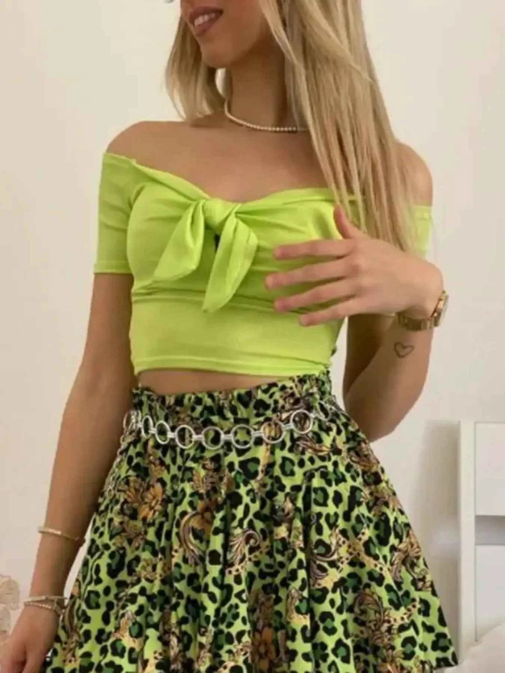 Off-Shoulder Bow-Tie Crop Top d972b481a04142c6b9d7aeee61f06062-Max-Origin
