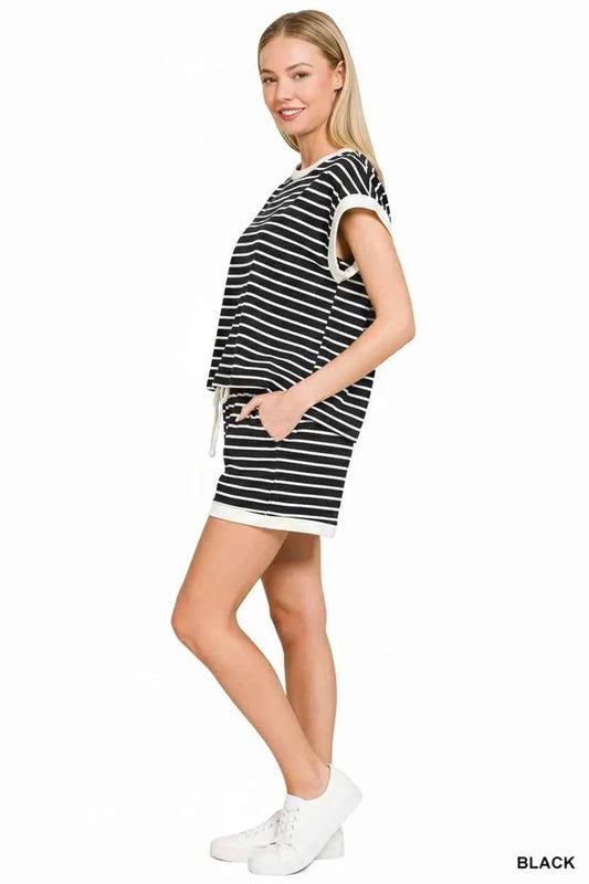 Stripe Contrast Trim Top & Shorts Set d9de7b42-d41d-4293-8b4e-7cc58206f723-Max-Origin