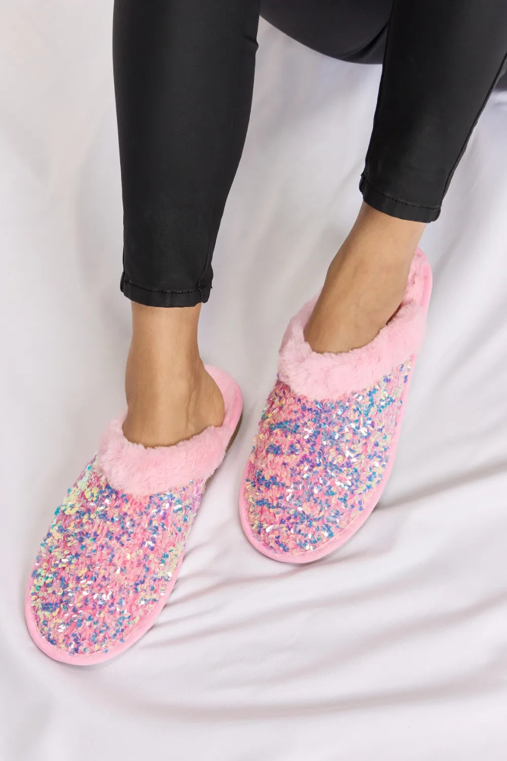 Forever Link Sequin Plush Round Toe Slippers da5da8c8-bbcf-42e5-99ab-3f7f8dfcb35e-Max