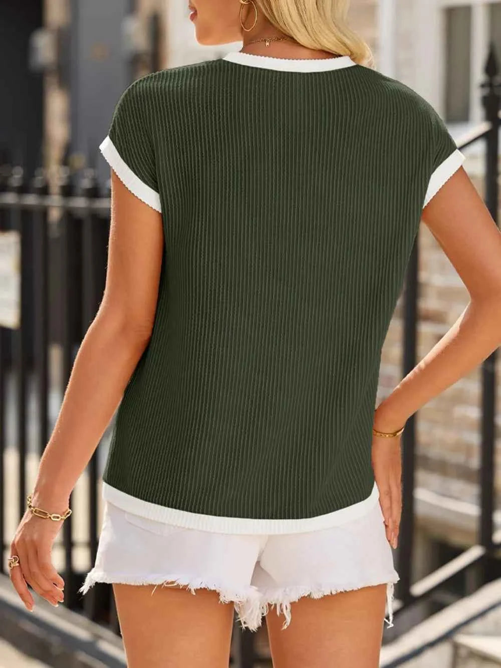 Contrast Trim Round Neck Short Sleeve T-Shirt db096049-fb91-4894-b77b-543d9a1c6152-Max
