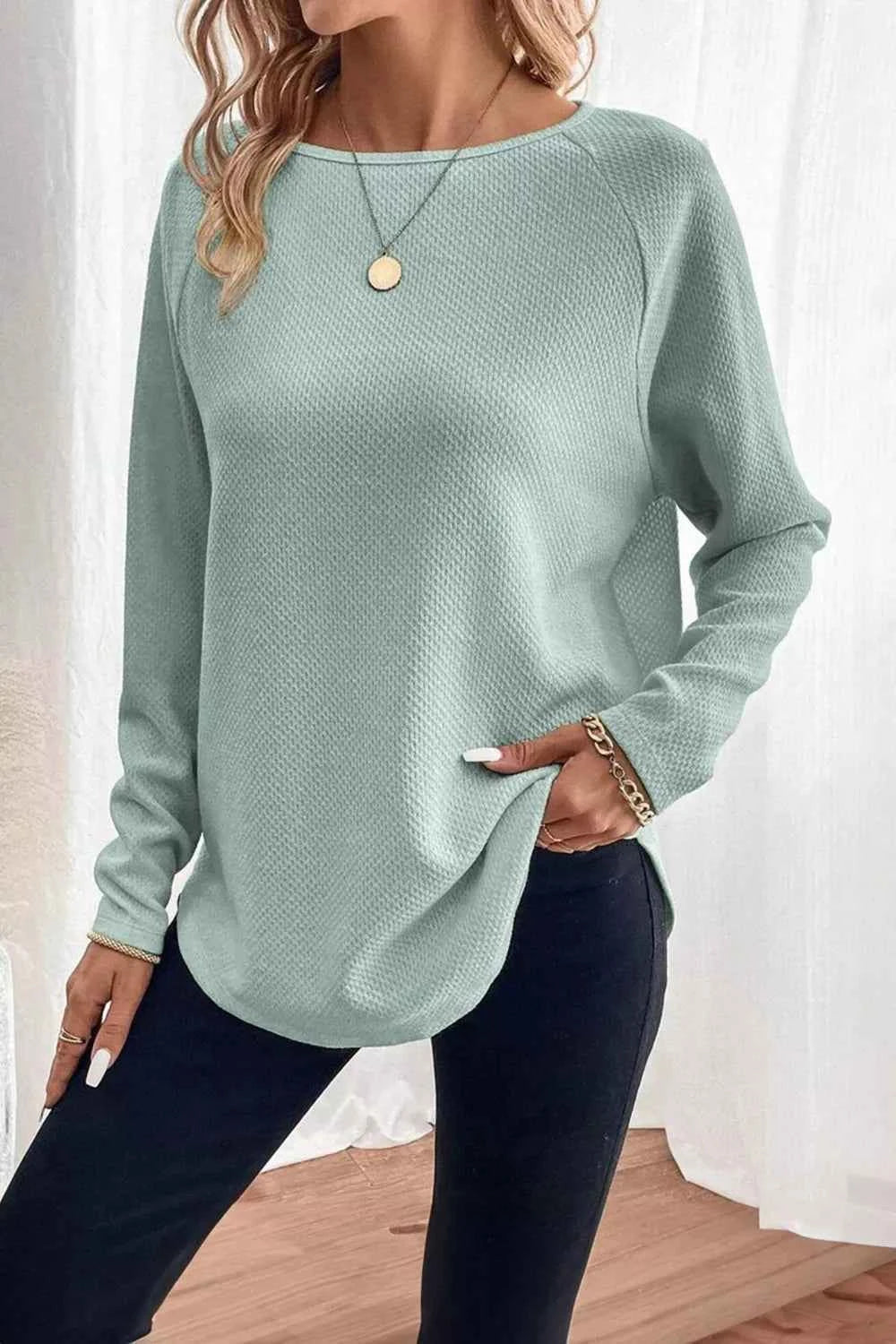 Round Neck Raglan Sleeve Blouse db49ff72-e1cb-4d54-8e13-08ef009f21e1-Max-Origin