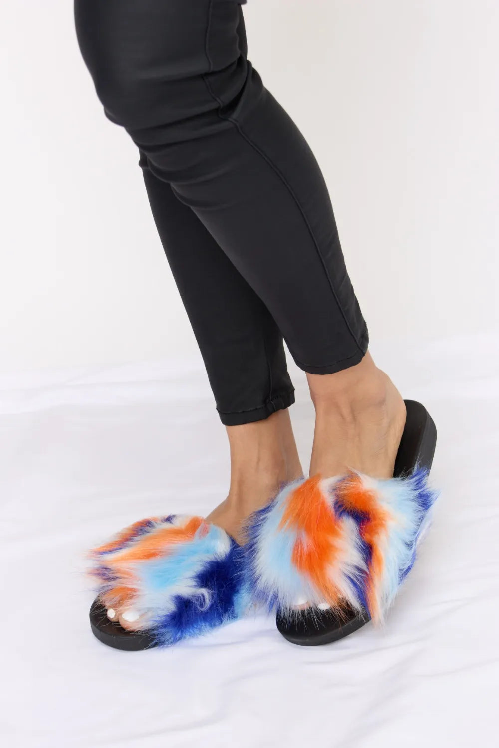 Forever Link Plush Open-Toe Sandals db94eac1-00e9-47e0-9492-6d6c101b5208-Max