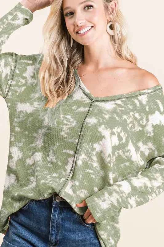 BiBi Tie Dye Print Waffle V Neck Top with Contrast LT.OLIVE dc3a7ed897084fb6bdb0d9ff684d5c11-Max-Origin