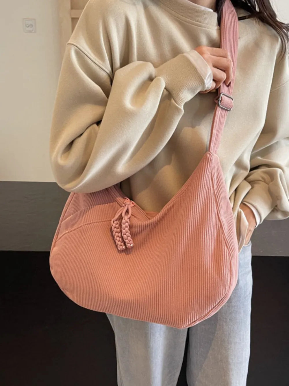 Ribbed Adjustable Strap Shoulder Bag dcadbf0a-fa57-4bd6-bd82-9f3943f96a27-Max