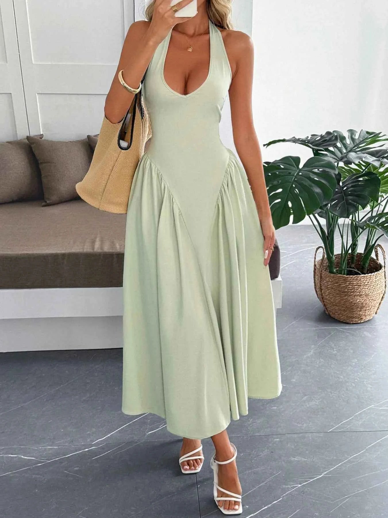 Halter Neck Ruched Midi Dress dcff1c94-6fae-4bc0-9a10-15249070a0e5-Max-Origin