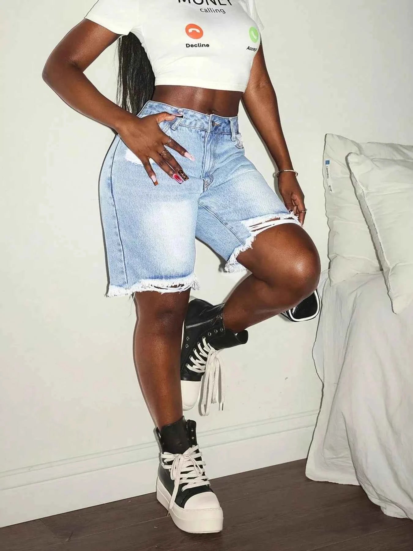Distressed High Waist Frayed Hem Denim Shorts dd4fcf7931eb4fe9b4022b7d5baf5897-Max-Origin