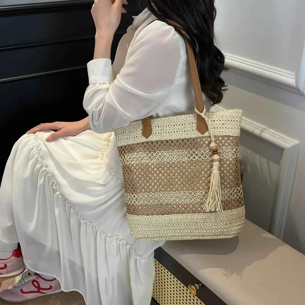Contrast Woven Straw Beach Tote Bag with Tassel Detail dd8058d9936247009f6afaa9f79e160f-Max-Origin
