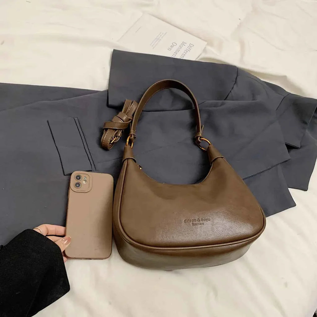 Curved Leather Shoulder Bag de07a6a88a6c4d8397941deeb8596cd5-Max-Origin