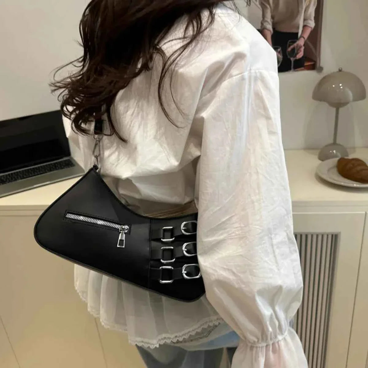 Decor Buckle Shoulder Bag Black onesize deb85975-d331-43e4-8583-6451b27703ad-Max-Origin