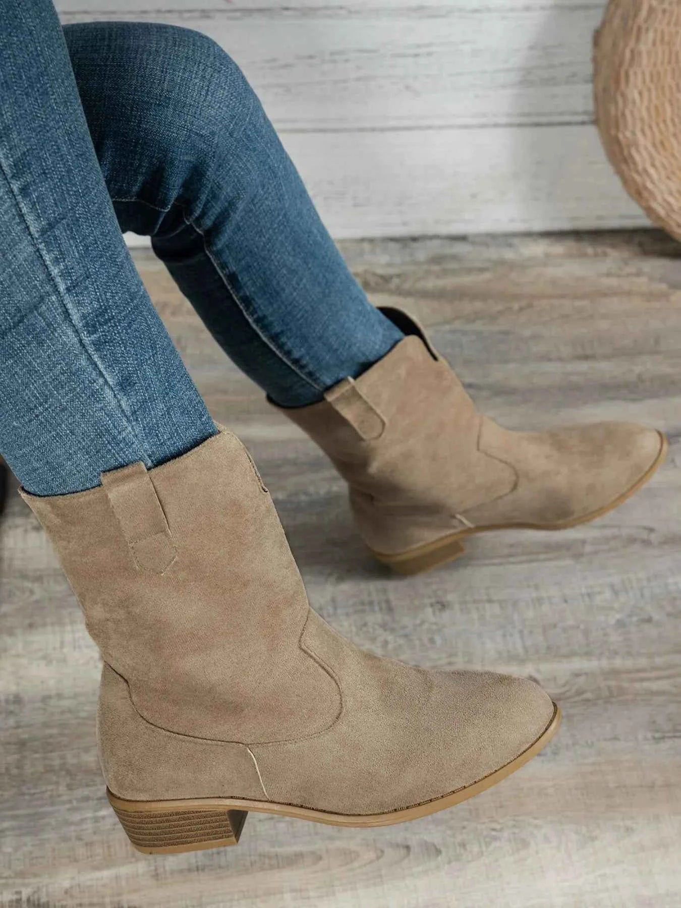 Western Style Block Heels Boots dedbe76c-22af-48bf-b657-f0e3547602ec-Max-Origin