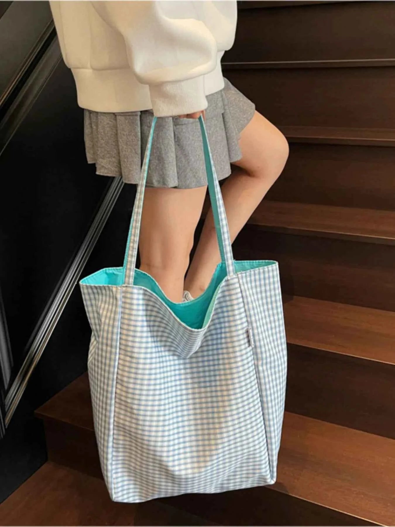 Plaid Pattern Tote Bag df74bfd6-edf6-4ea6-9f77-16da790390b7-Max-Origin
