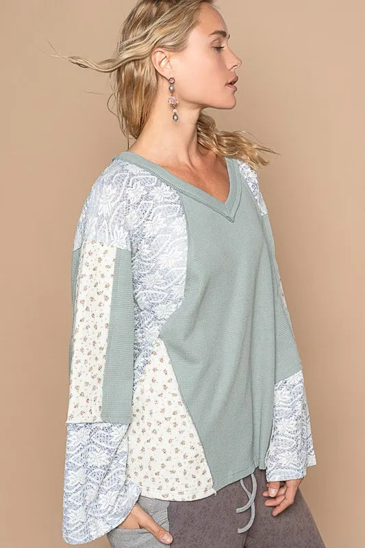 POL Lace Floral Round Neck Knit Top dfbfbe94-1d71-4b8f-838e-4b558472eeaa-Max