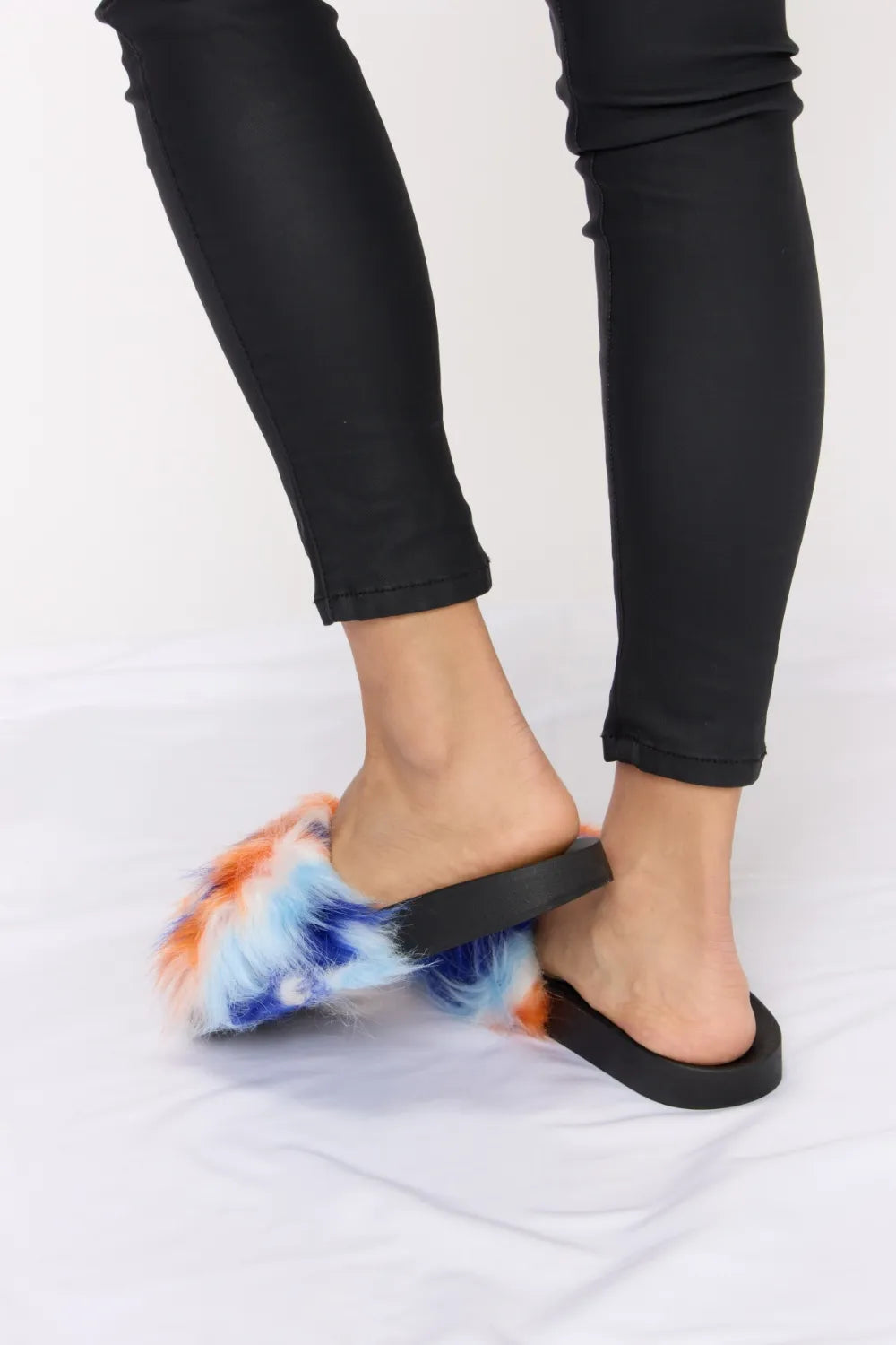 Forever Link Plush Open-Toe Sandals e0c1d811-fba9-494f-a2a7-38dbf7ccf96f-Max
