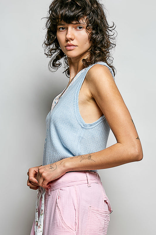Ribbed V-Neck Tank with Contrast Floral Neckband e0cf4371-0059-4d56-959e-dbee5b3ac047-Max