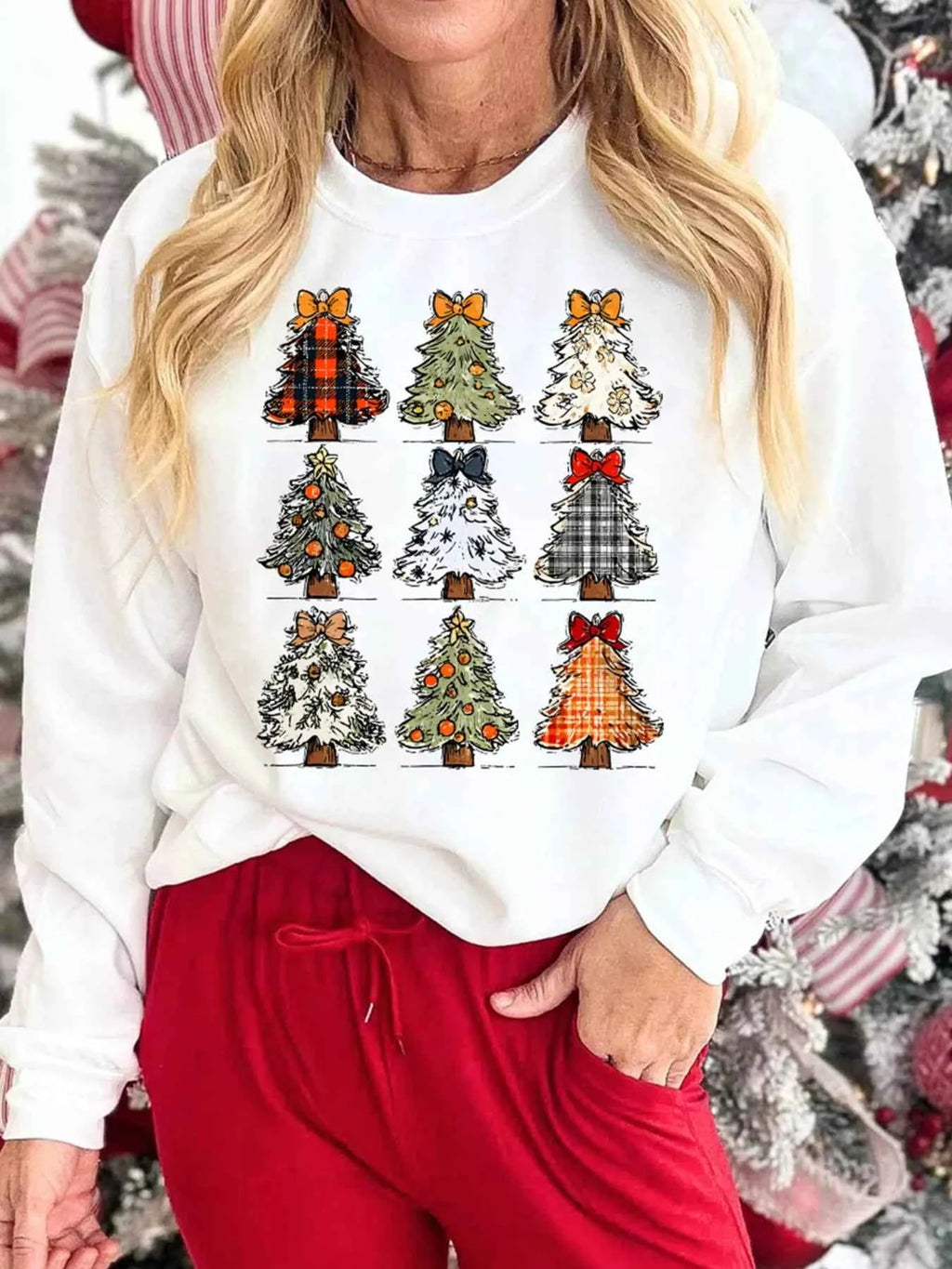 Christmas Tree Graphic Round Neck Sweatshirt e17642b9d02a460188ebf70e082a6ce7-Max-Origin