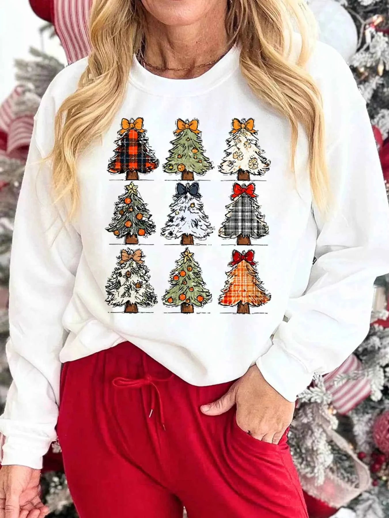 Christmas Tree Graphic Round Neck Sweatshirt e17642b9d02a460188ebf70e082a6ce7-Max-Origin
