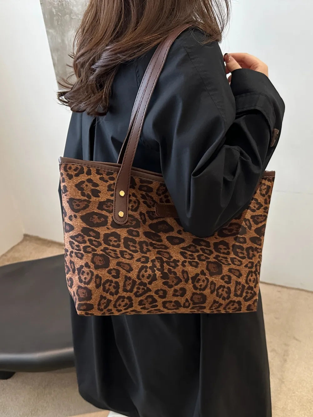 Leopard Polyester Tote Bag e17cb185-1457-4d3b-996b-b16fffa477ae-Max