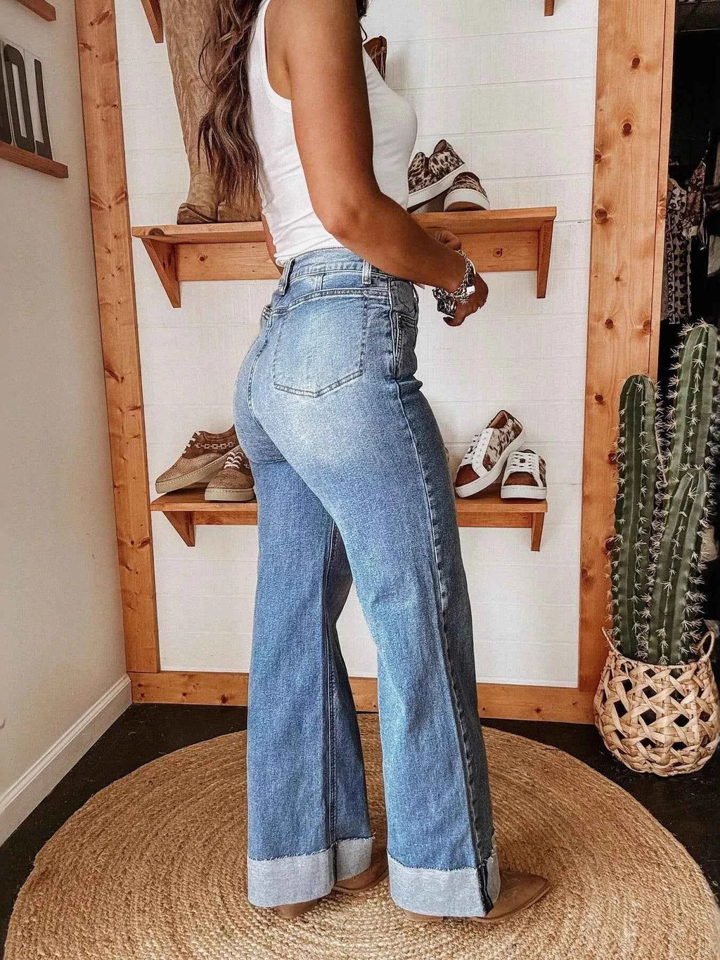 High-Waisted Wide Leg Cuffed Jeans e1a7221c2e9e496890a0c4386d9de261-Max-Origin