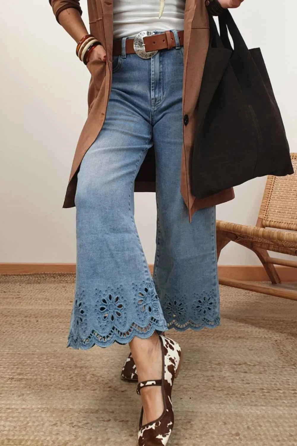 Lace Detail Cropped Wide Leg Jeans e1db15ce-f0f6-4d8a-9998-8437089ff22b-Max-Origin