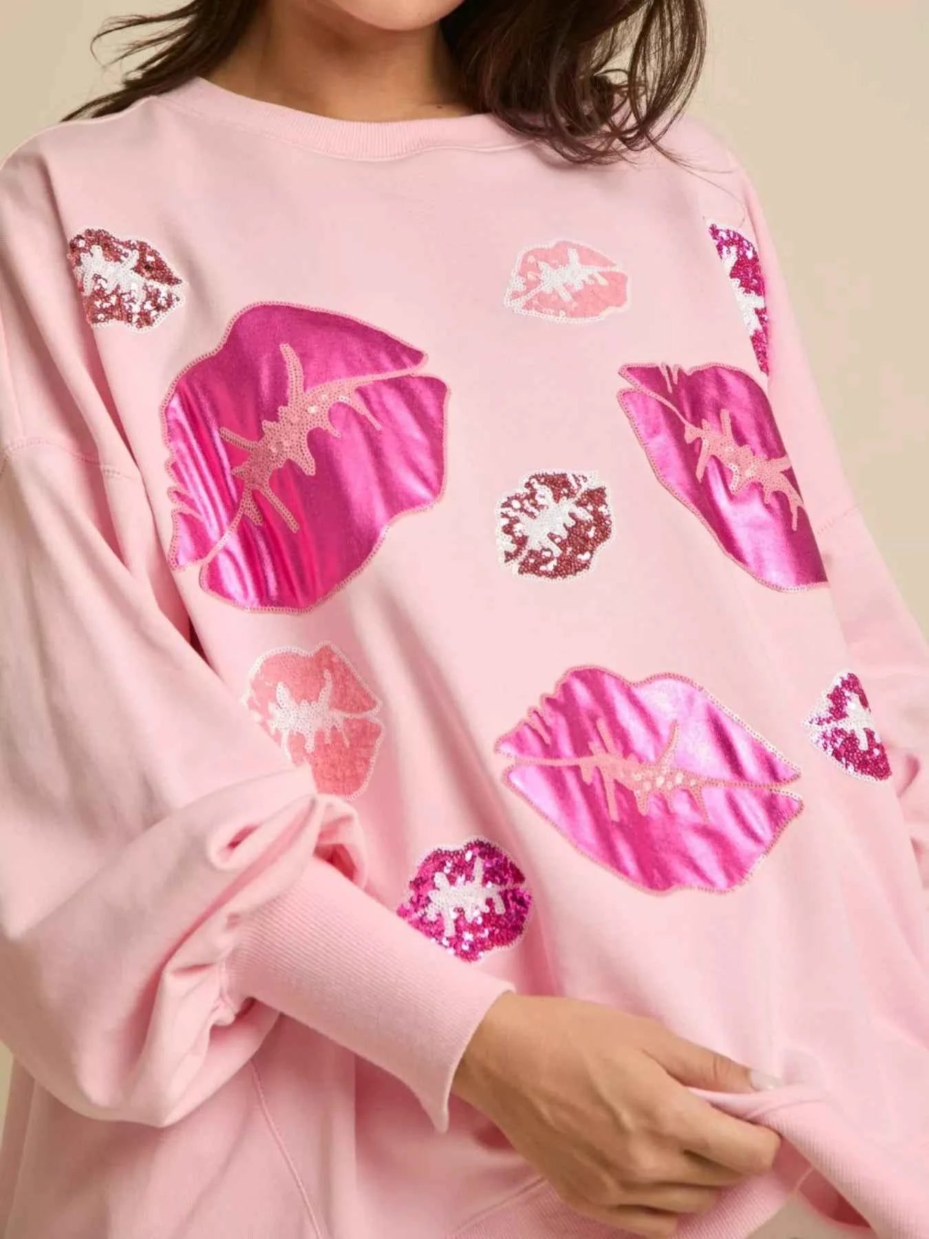 Lips Round Neck Dropped Shoulder Sweatshirt e2122291-2a11-468b-a3fe-0bec43938086-Max-Origin