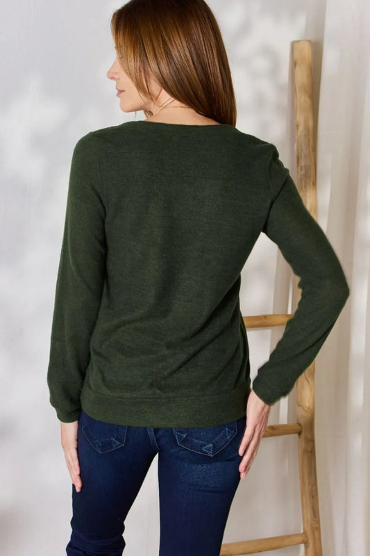 Hailey & Co Full Size Colorblock V-Neck Blouse e27678e6-2f2b-4aaf-9fa9-0aad2174f482-Max