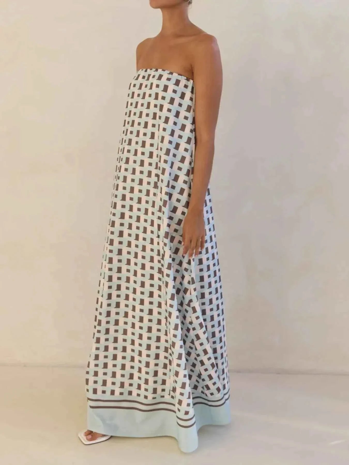 Smocked Printed Tube Maxi Dress e2a79ee4-0275-4628-9c84-a96e93f26f3c-Max-Origin