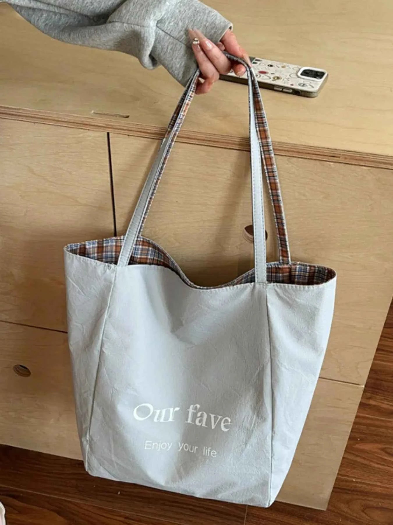 Plaid Pattern Tote Bag e2b631b6-3b94-4a05-b071-83afe67926d3-Max-Origin