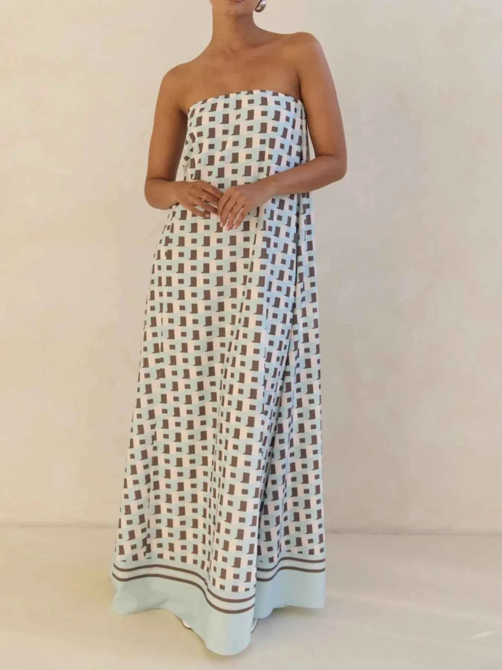 Smocked Printed Tube Maxi Dress e2ca6e8e-8c29-4f76-b5f6-b6ef22e6b95c-Max-Origin