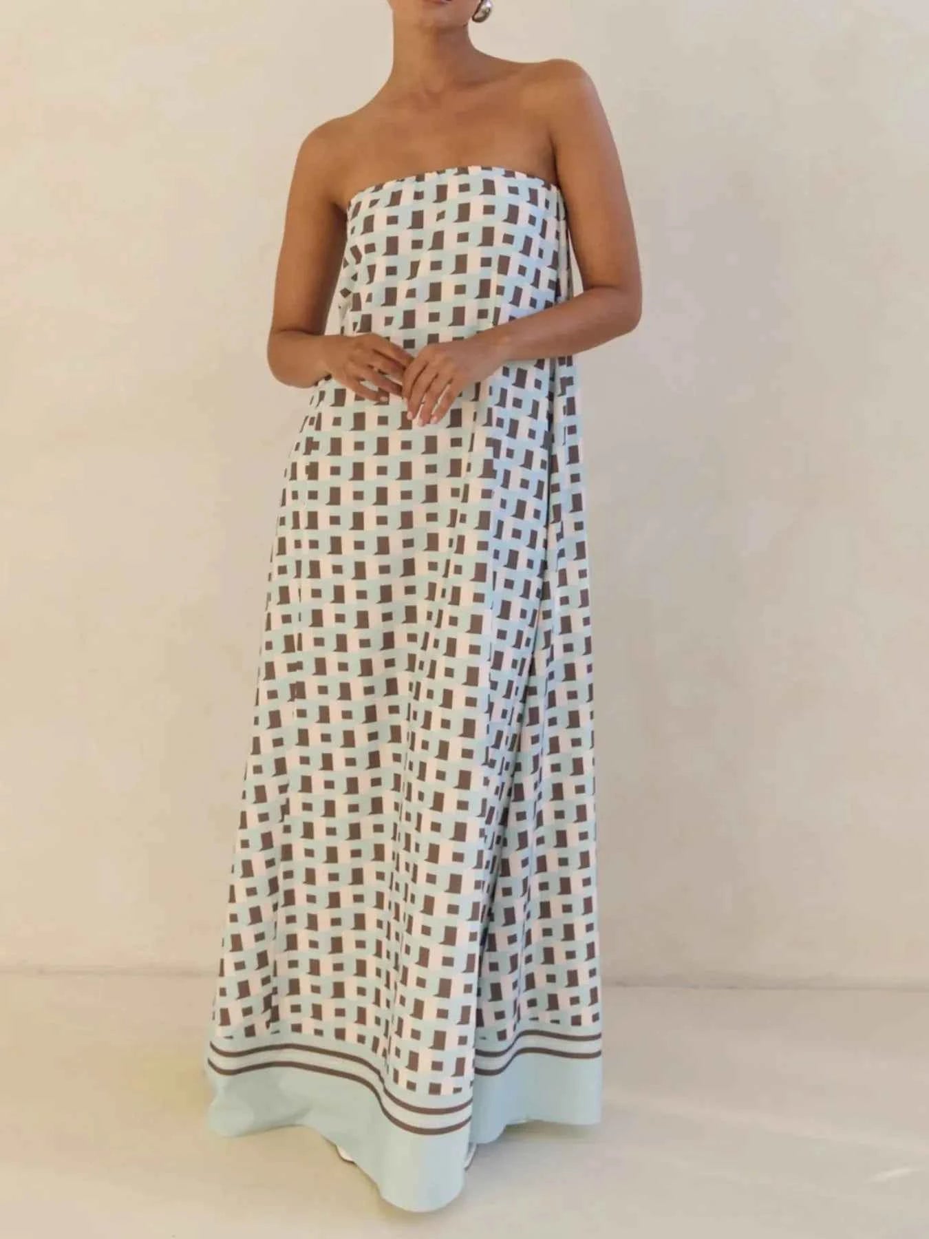 Smocked Printed Tube Maxi Dress e2ca6e8e-8c29-4f76-b5f6-b6ef22e6b95c-Max-Origin