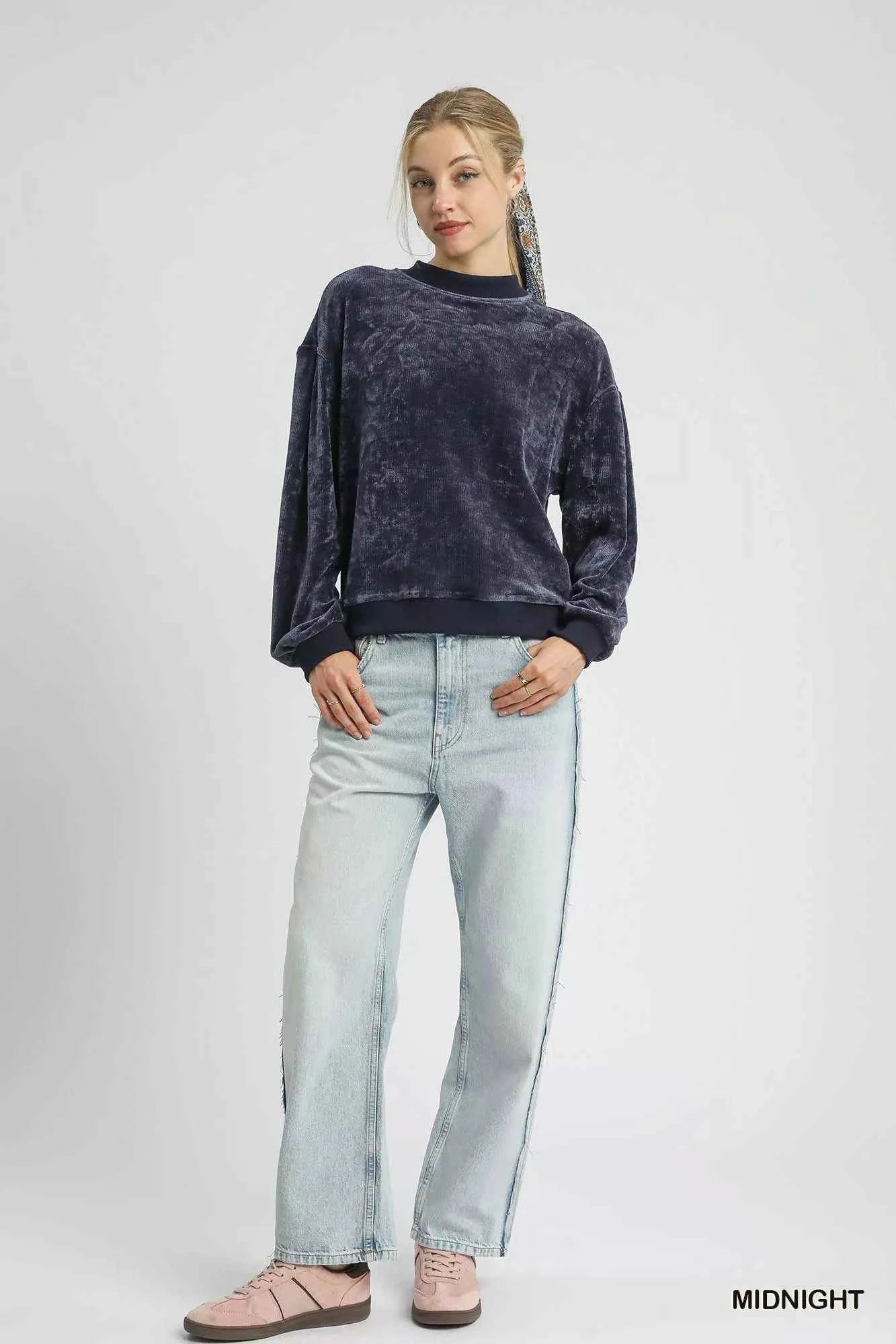 Umgee Velour Crewneck Balloon Sleeve Sweatshirt e2faccfe-8e54-4153-9a32-a857cd04abfb-Max-Origin