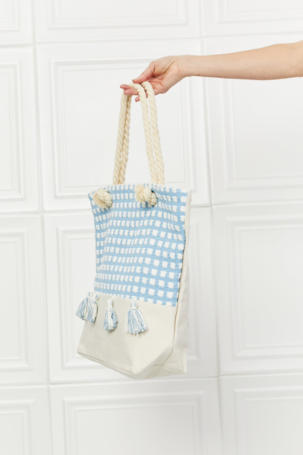 Justin Taylor Picnic Date Tassel Tote Bag e3d7e87e8d704eeabe2792cbbf7d1647-Max