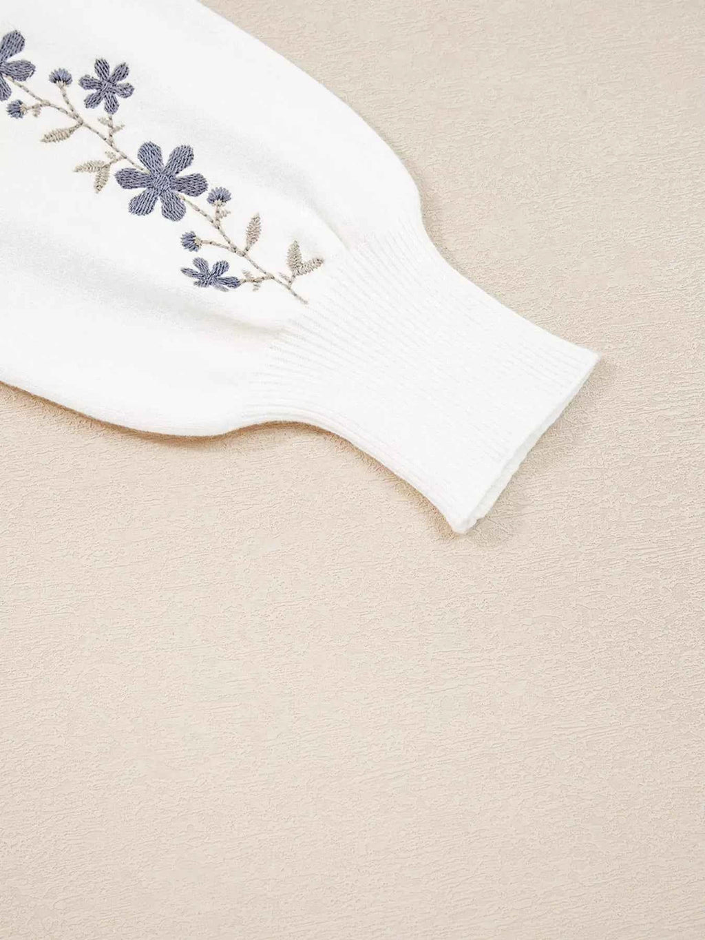 Floral Embroidered Scallop Hem Cropped Sweater e3eb685949404363b13d14495f229b51-Max-Origin