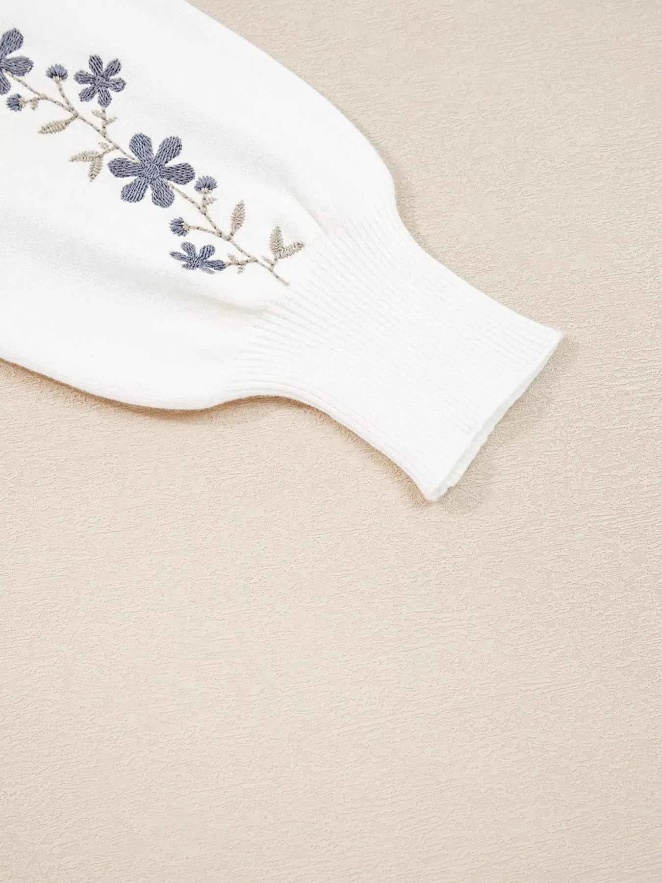 Floral Embroidered Scallop Hem Cropped Sweater e3eb685949404363b13d14495f229b51-Max-Origin