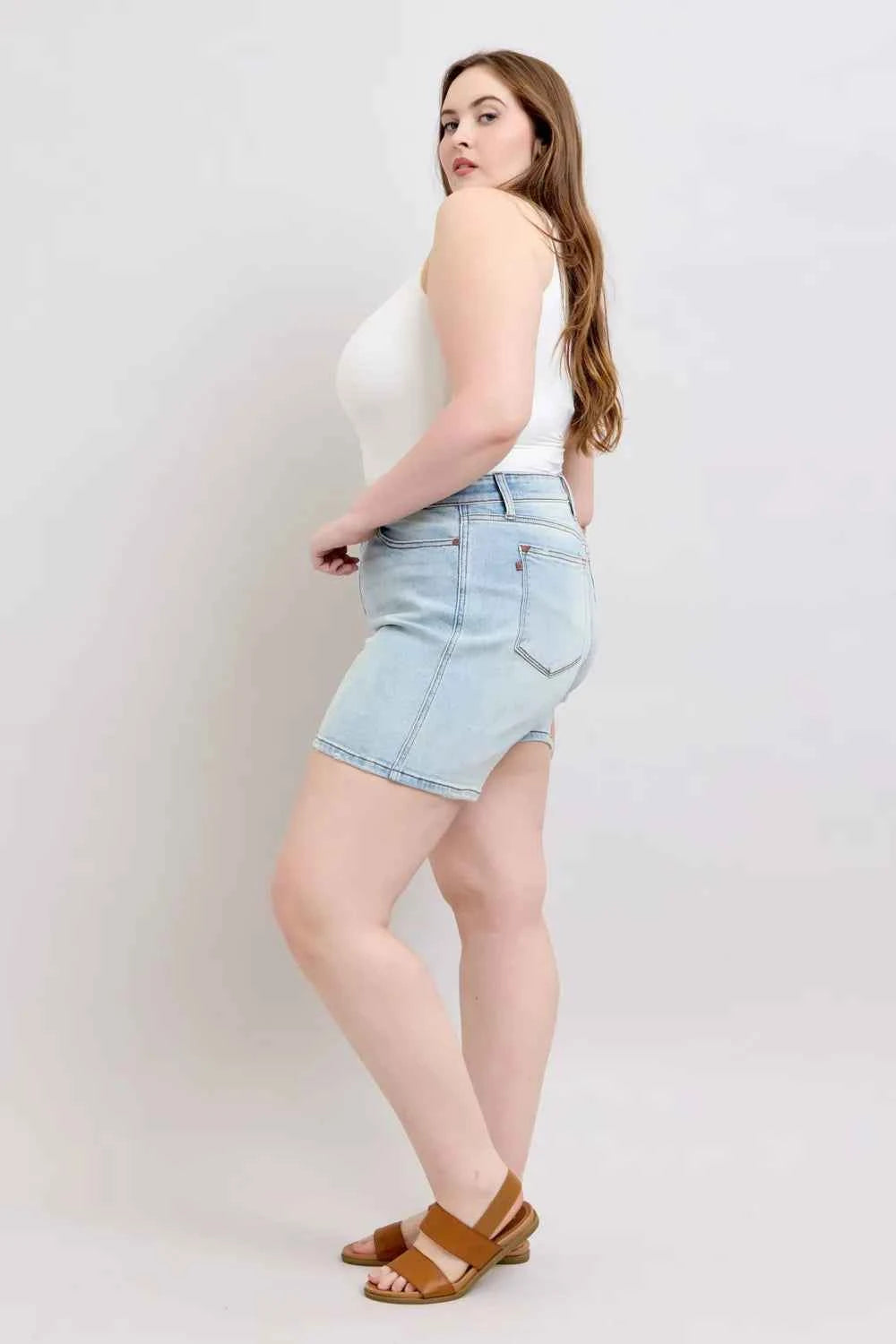 Full Size 2 Button Denim Shorts with Pockets Plus Size e400bfd3-337c-4ce6-a72f-aa0ddabb645d-Max
