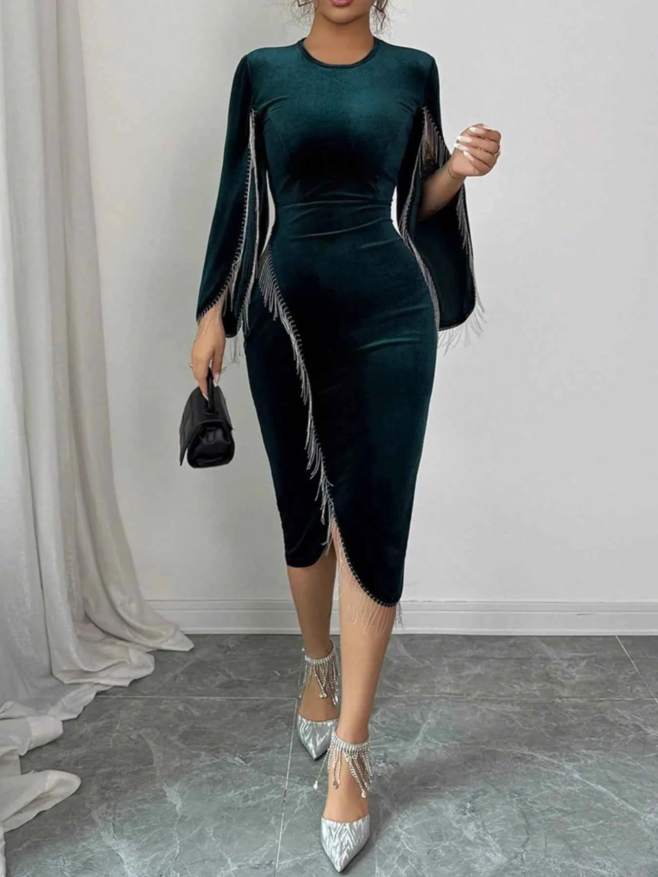 Round Neck Slit Sleeve Dress e43a8296-1aa7-4dd0-9814-5530c1fd9db2-Max-Origin
