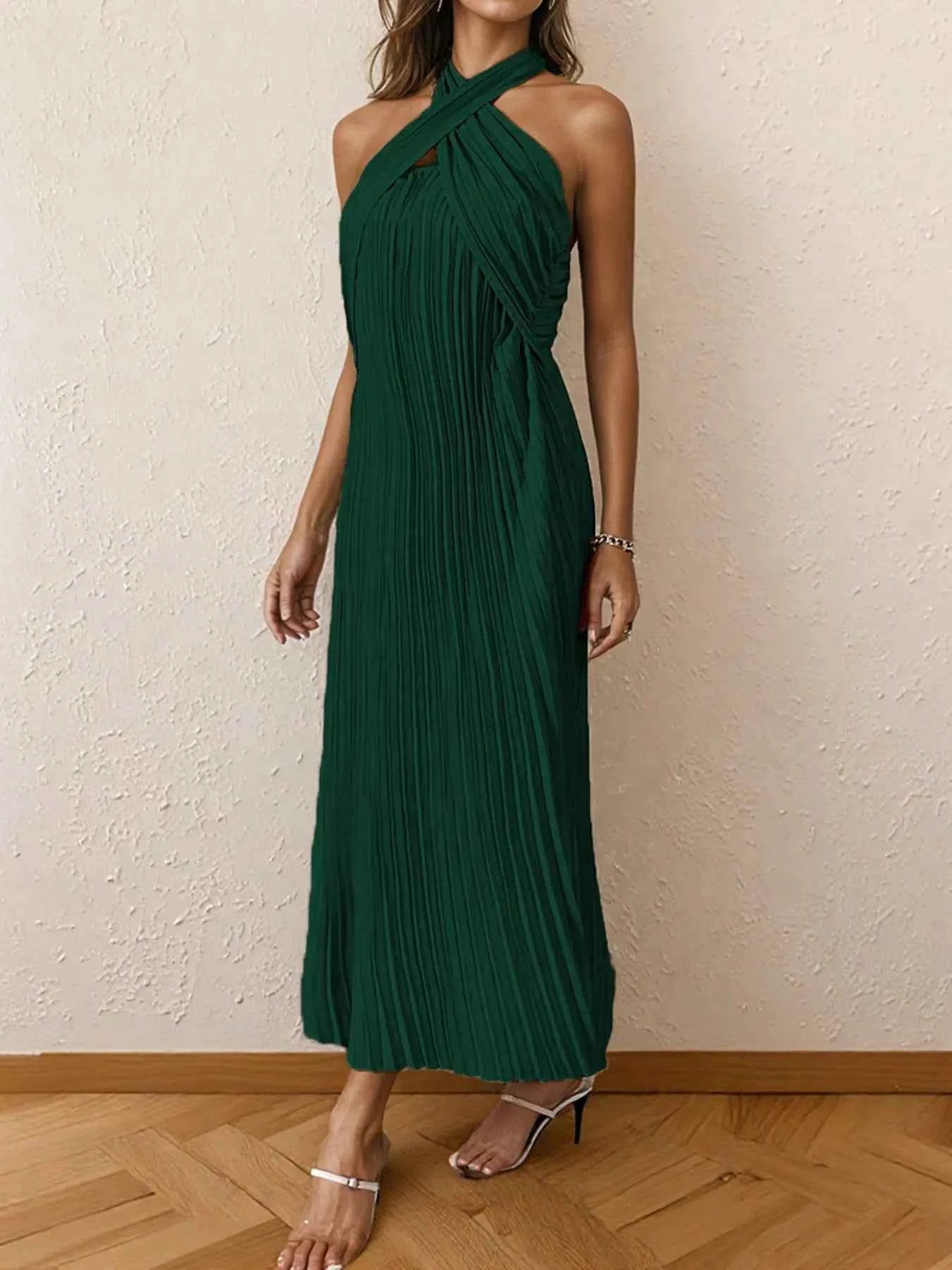 Pleated Halter Neck Midi Dress e45a37b4815649589f7108203533b1e6-Max-Origin