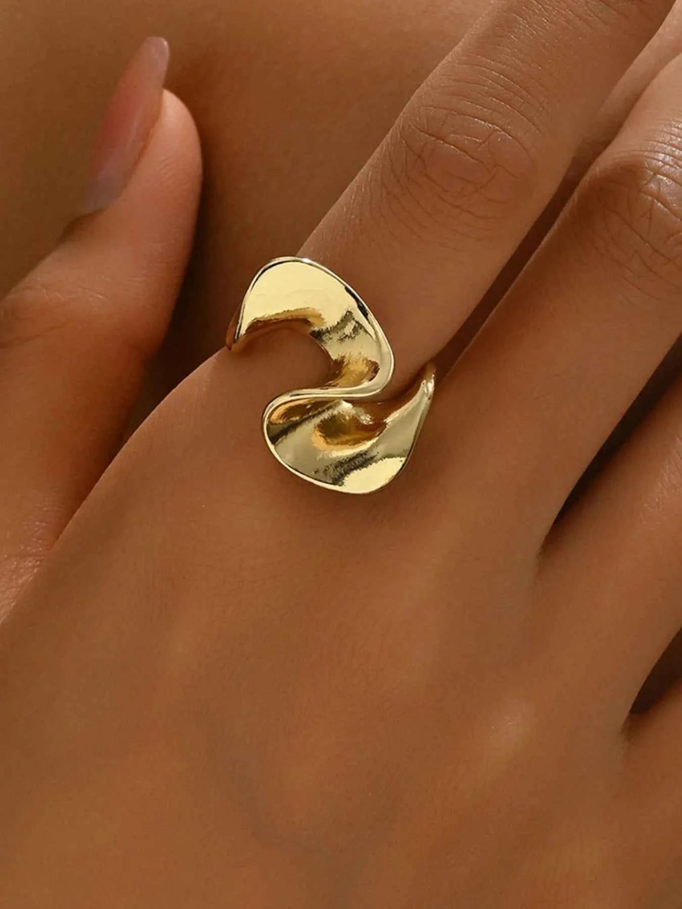 18K Gold-Plated Stainless Steel Geometric Ring e4bd04df-7b3b-46ed-83a7-d6d418748657-Max-Origin