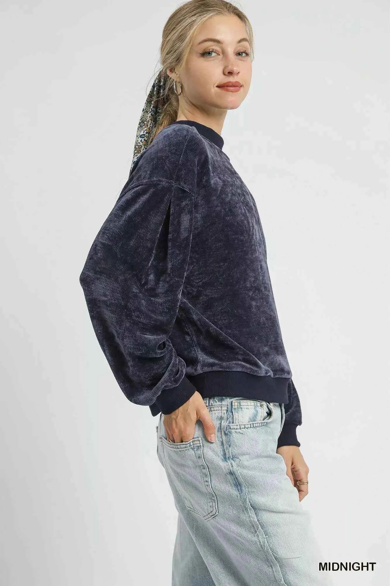 Umgee Velour Crewneck Balloon Sleeve Sweatshirt e4e896b1-ea94-497e-82b2-1634e1a23182-Max-Origin