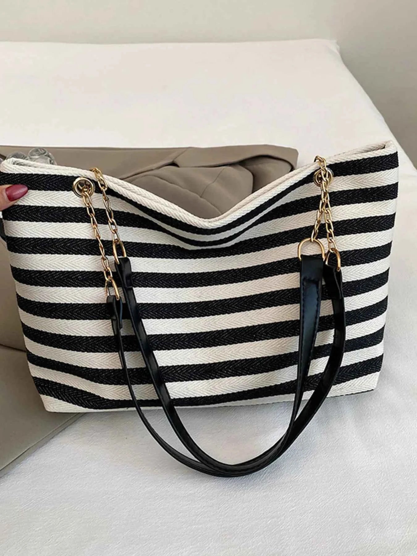 Striped Shoulder Bag with Chain Detail e5349345c8ee4c68baebb73583a84d40-Max-Origin
